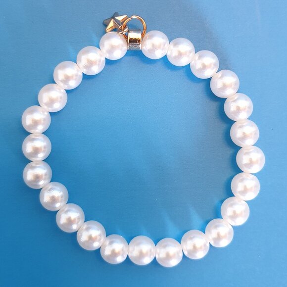 New Faux Pearl Elastic Bracelet with Gold-tone Star Charm - Picture 3 of 7